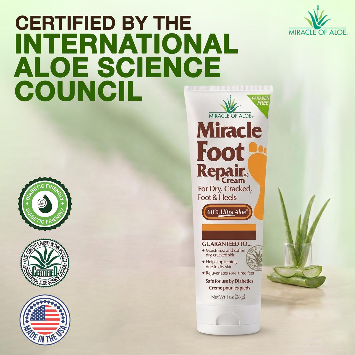 Texture de la crème réparatrice des pieds Miracle of Aloe sur une main