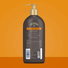 Texture de la lotion hydratante Gold Bond sur la main