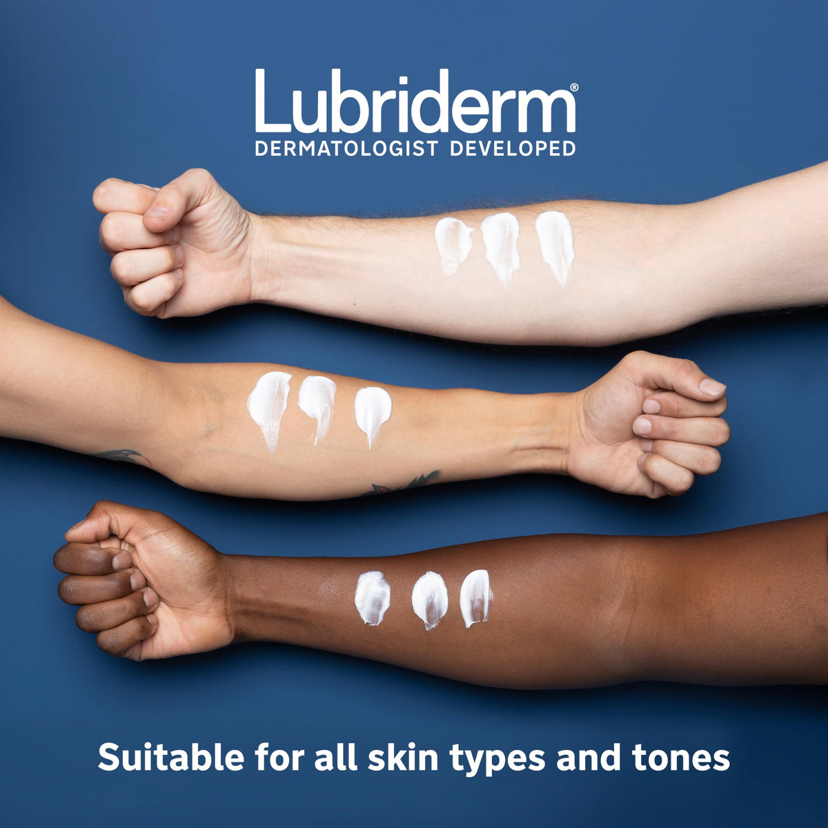 Texture de la lotion hydratante Lubriderm sur la main