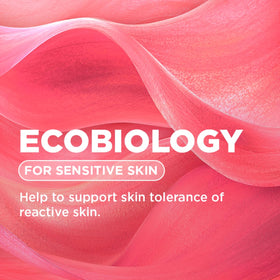 Texture du gel nettoyant Bioderma sur une main