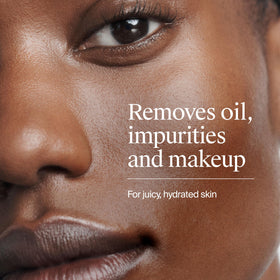 Texture du gel nettoyant visage Neutrogena Hydro support sur la peau