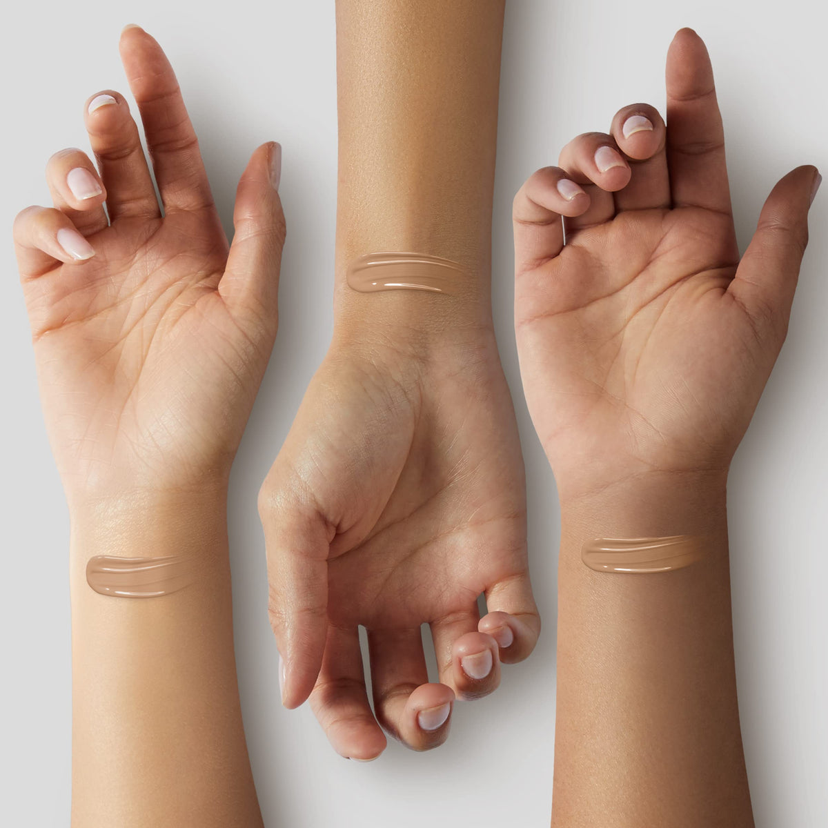 Texture du ILIA Super Serum Skin Tint SPF 40 sur la main