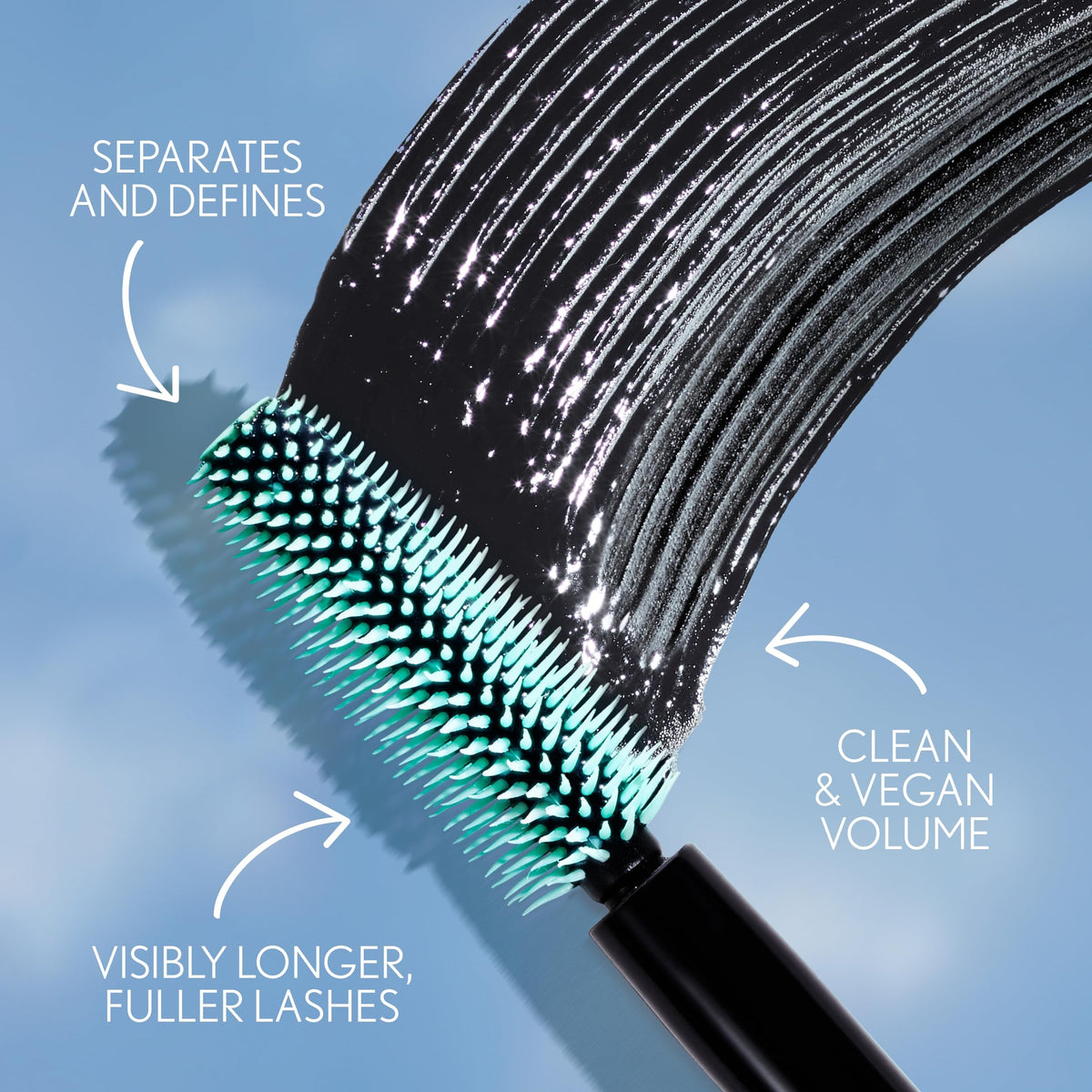 Texture du mascara COVERGIRL Lash Blast Clean Waterproof sur une main