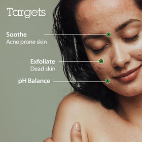 Texture du masque BLITHE Patting Splash Mask Thé Vert sur la main