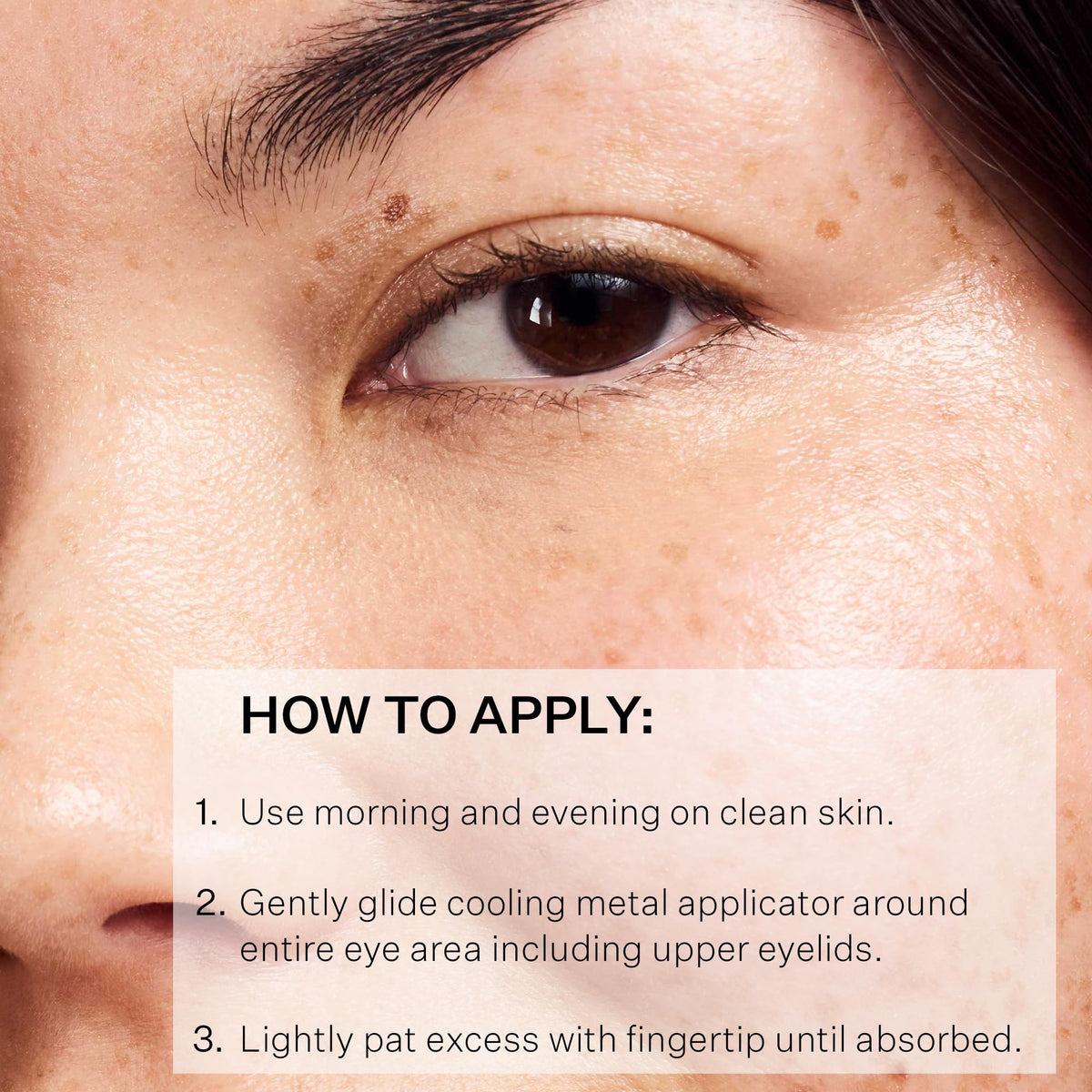 Texture du sérum contour des yeux StriVectin Peptight® sur la main