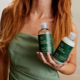 Texture du shampooing Tea Tree sur une main
