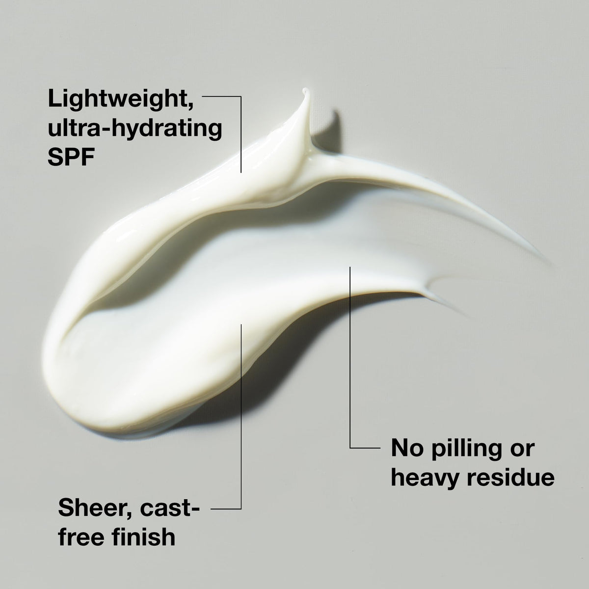 Texture légère de la lotion StriVectin sur la peau
