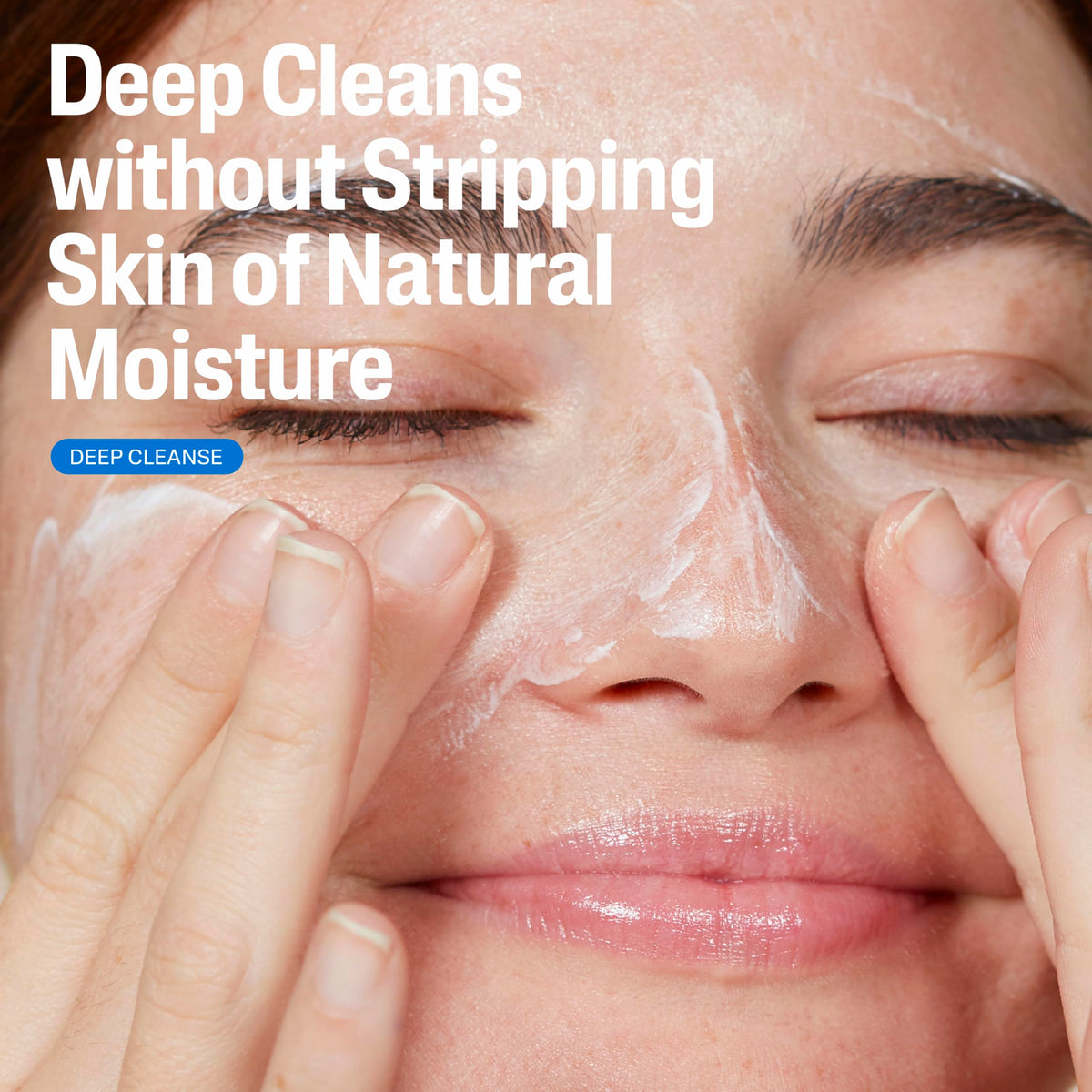 Texture légère du Cetaphil Nettoyant Visage sur la main