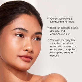 Texture légère du sérum Anti-Blemish 111SKIN sur un doigt