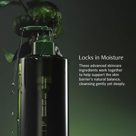 Texture mousseuse du gel douche CYKLAR sur une main