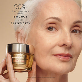 Texture onctueuse de la Crème Revitalisante Suprême+ Estée Lauder