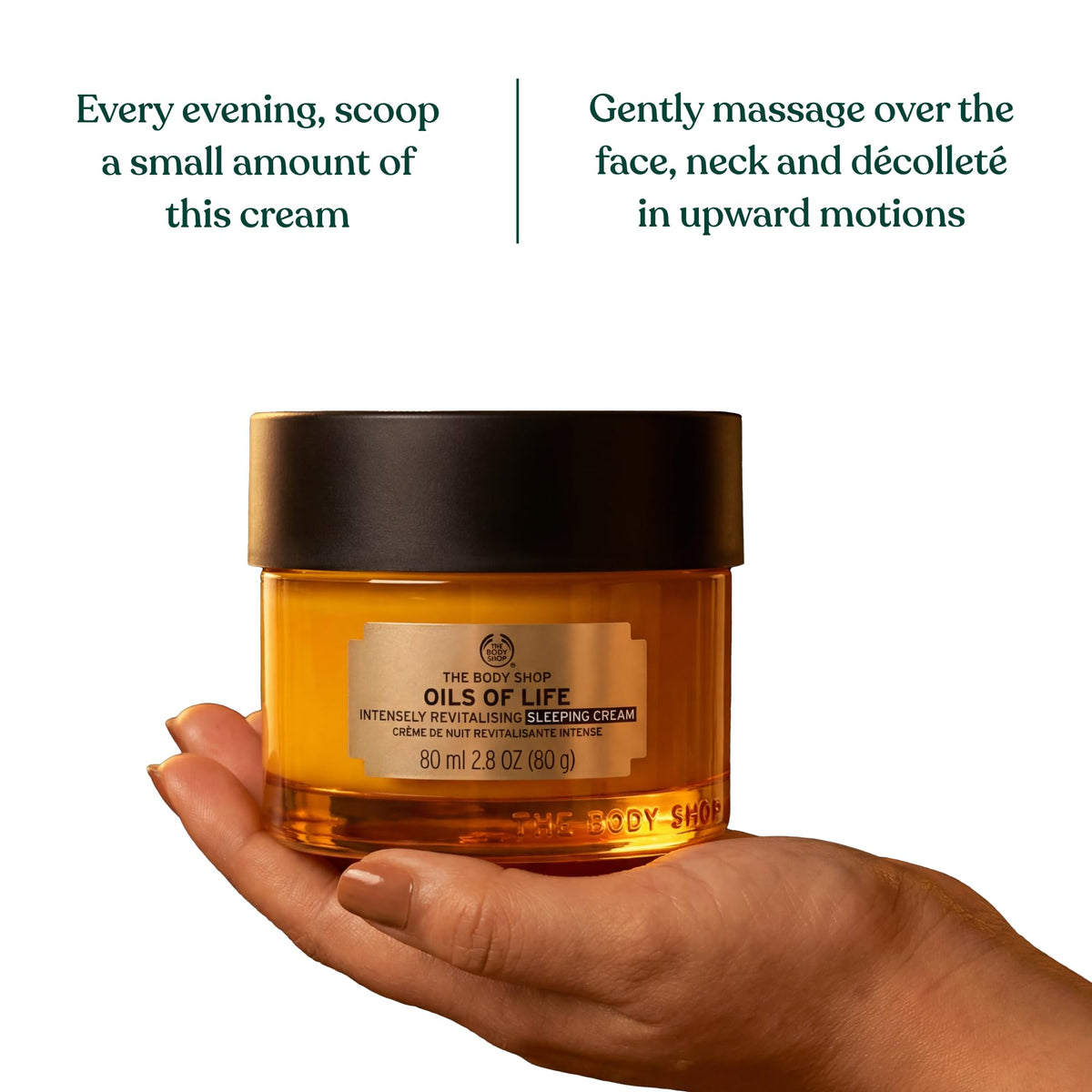 The Body Shop Crème de Nuit Revitalisante sur un plan de travail en bois
