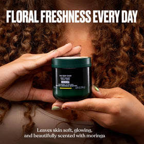 The Body Shop Moringa Body Yogurt 240g en application sur la peau