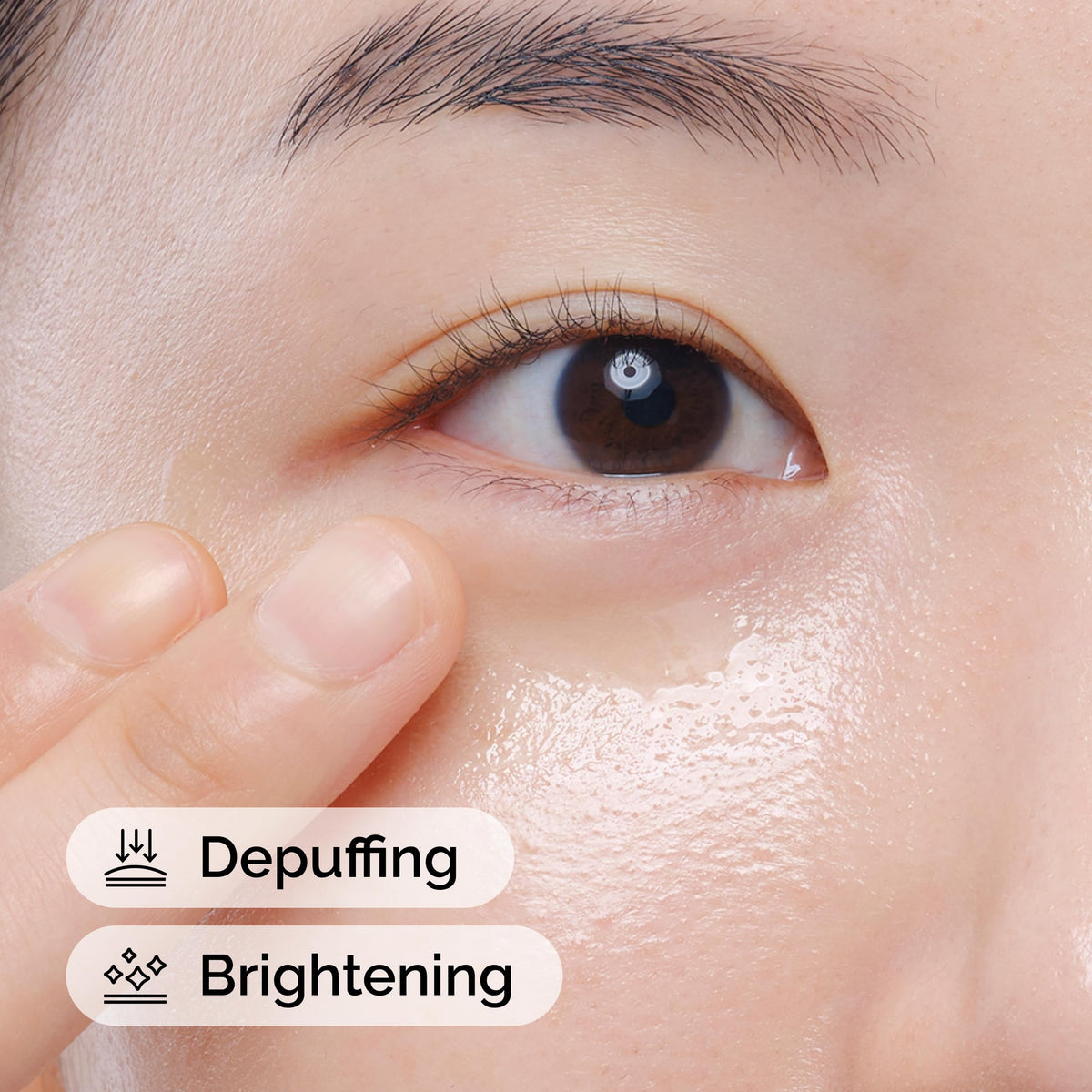 The Ordinary Sérum Contour des Yeux Caffeine 5% + EGCG 30 ml à côté d'autres produits de soin