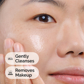 The Ordinary Squalane Cleanser application sur le visage