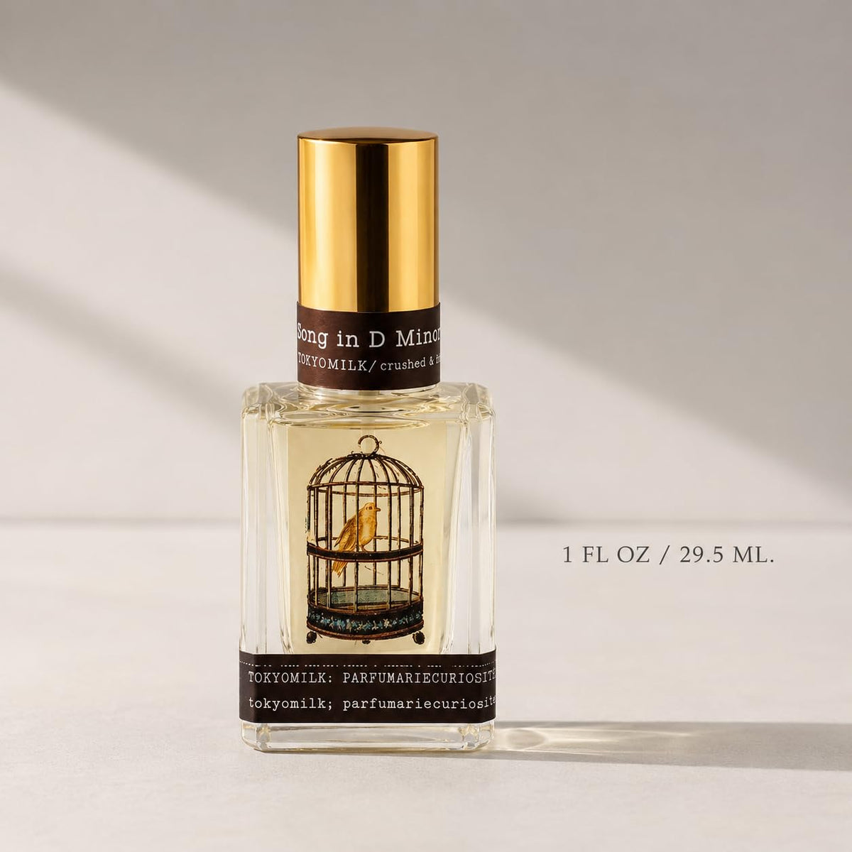 TOKYOMILK Eau de Parfum Song in D Minor sur fond blanc