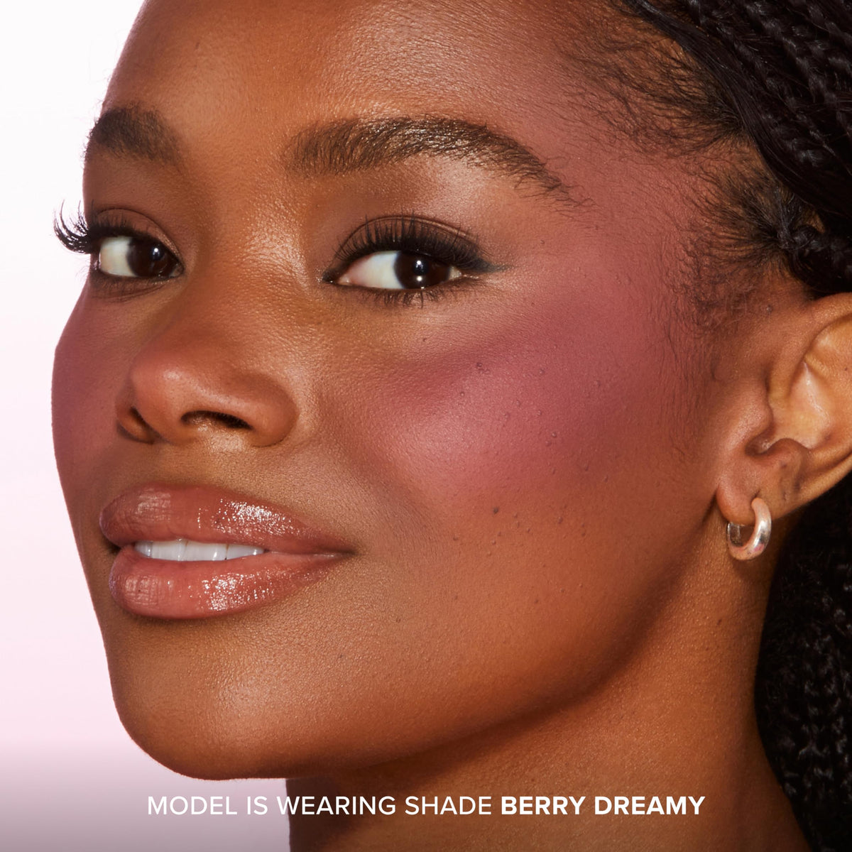 Too Faced Cloud Crush Blush avec accessoires de maquillage