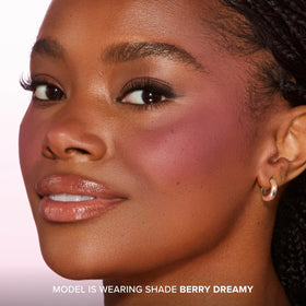 Too Faced Cloud Crush Blush avec accessoires de maquillage