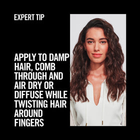 TRESemmé brume de coiffage 5-en-1 pour cheveux bouclés, application sur cheveux