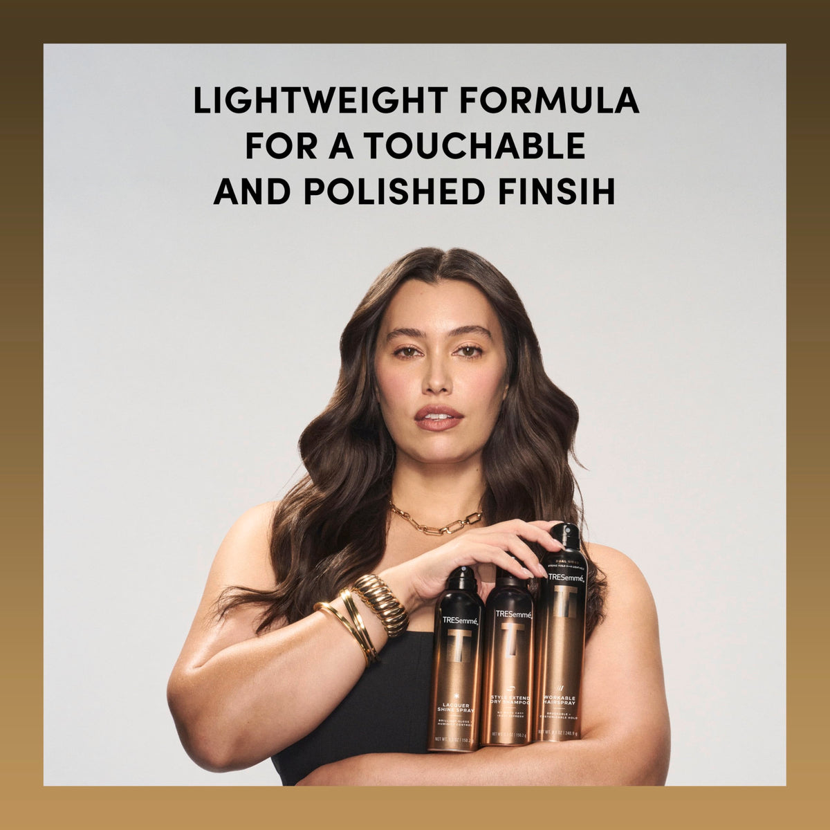 TRESemmé Laque Coiffante A-List 8,5 Oz sur une coiffeuse