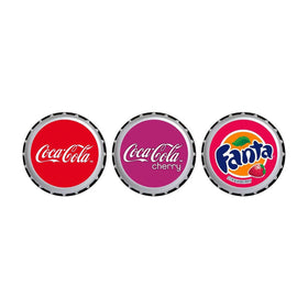 Trio de baumes à lèvres Coca-Cola sur fond coloré