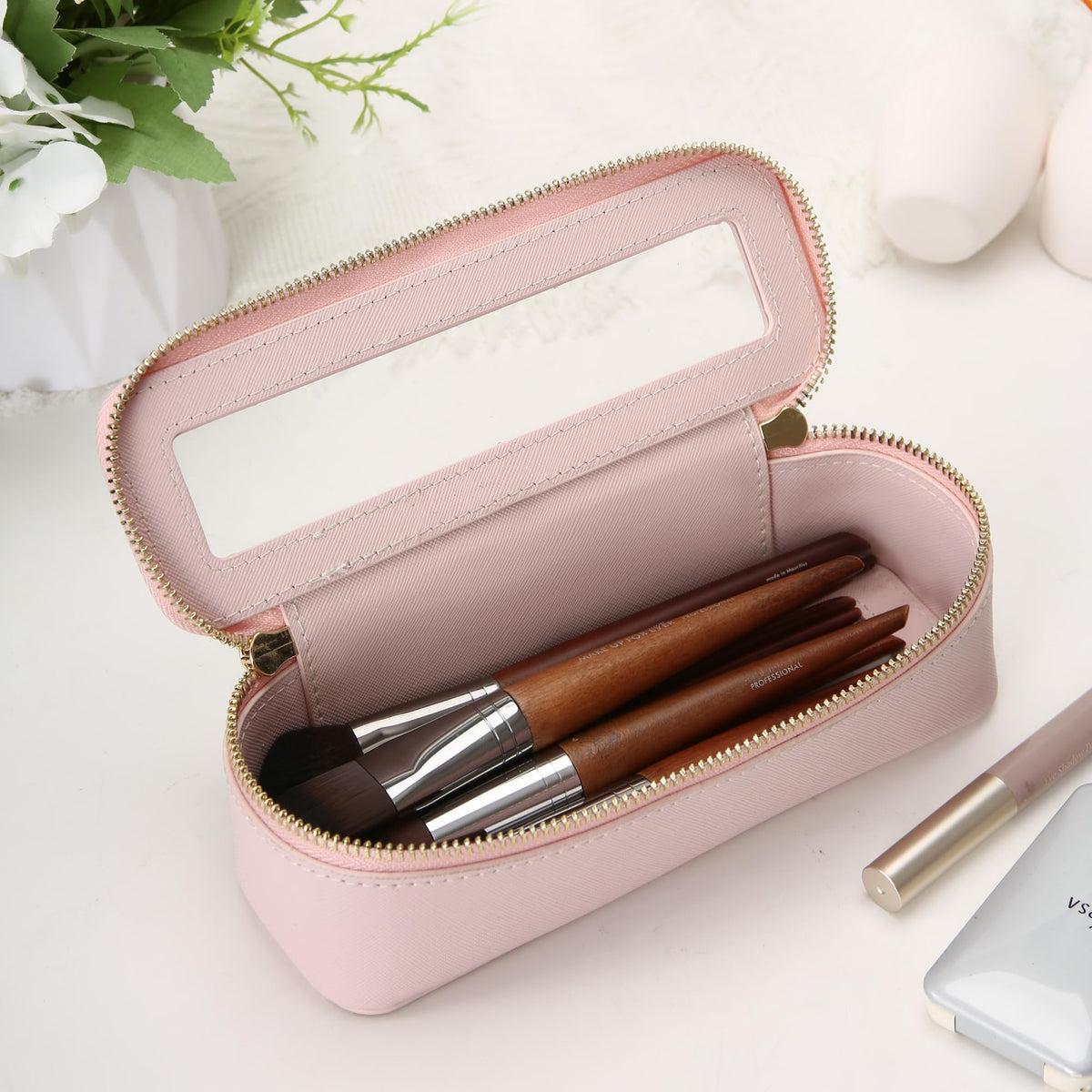 Trousse à maquillage Aveniee dans un sac à main