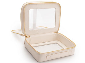 Trousse Aveniee sur une table de maquillage élégante