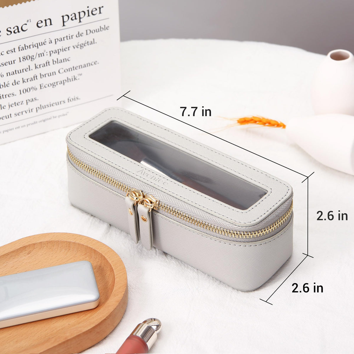 Trousse de maquillage Aveniee dans un sac de voyage
