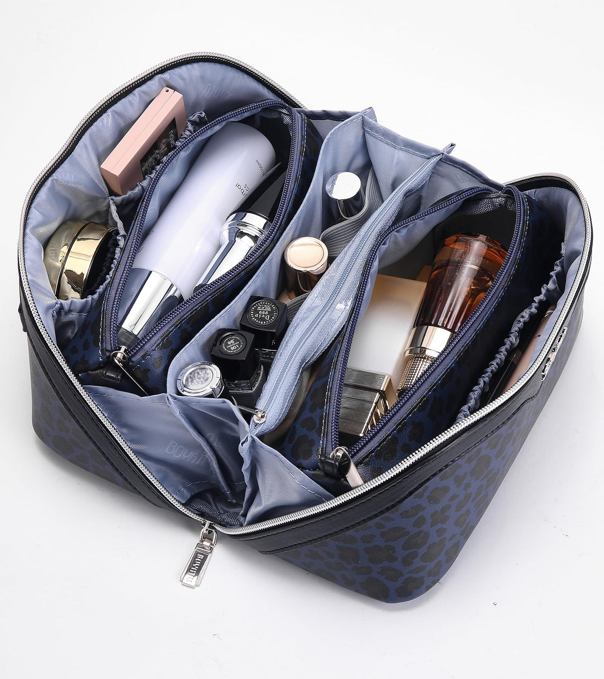 Trousse de maquillage BOYATU en extérieur sur une table