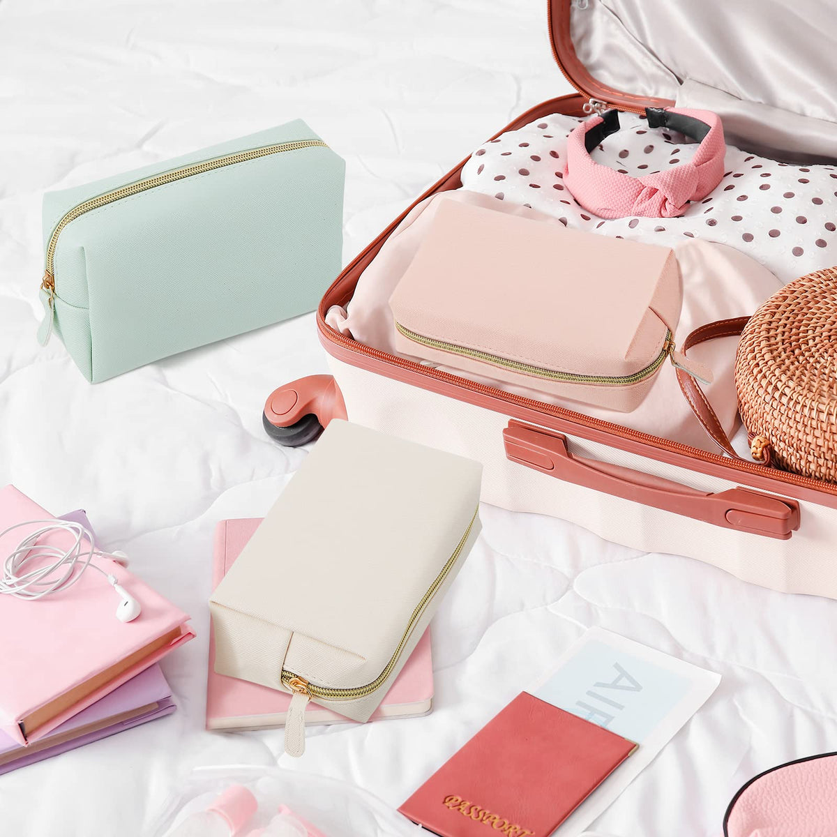 Trousse de maquillage Dunzy avec des cosmétiques en extérieur