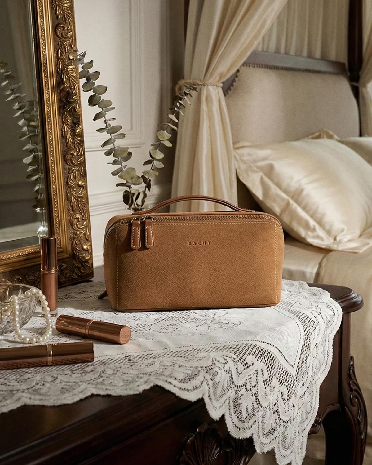 Trousse de maquillage EACHY remplie de cosmétiques