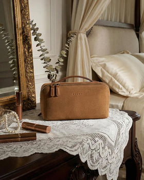 Trousse de maquillage EACHY remplie de cosmétiques