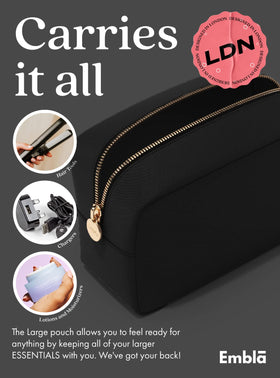 Trousse de maquillage Embla en rouge sur une table