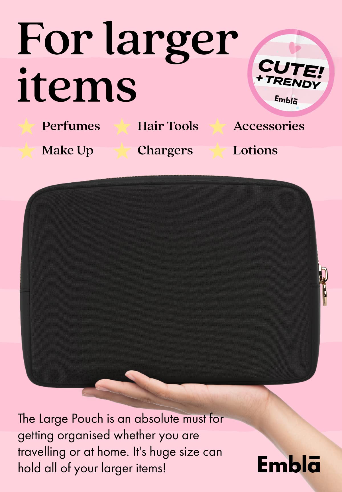 Trousse de maquillage Embla en voyage dans un sac à dos