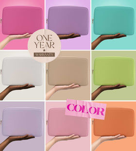 Trousse de maquillage Embla posée sur une table avec des produits de beauté