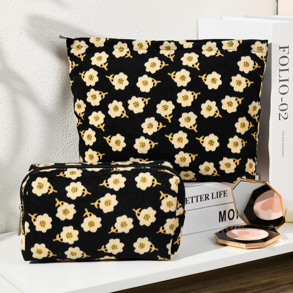 Trousse de maquillage fleurie SOIDRAM ouverte avec produits visibles