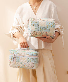 Trousse de maquillage HBselect avec divers articles de maquillage à l'intérieur