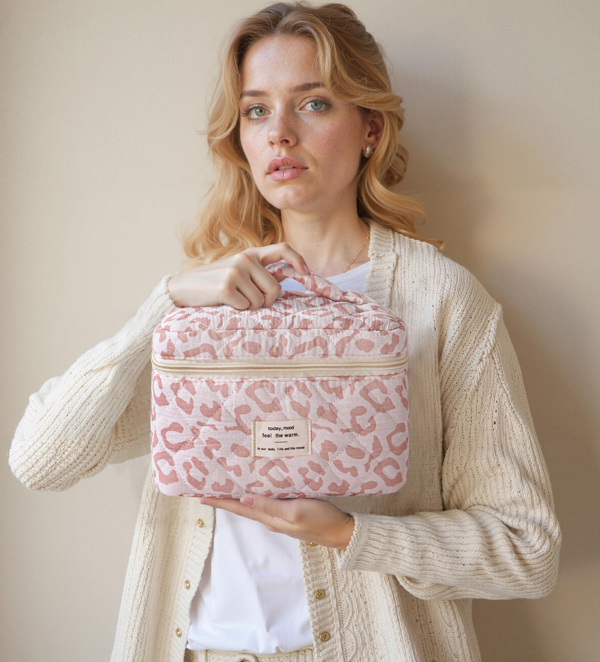 Trousse de maquillage HBselect fermée, motif floral visible
