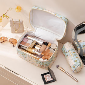 Trousse de maquillage HBselect ouverte montrant l'intérieur spacieux