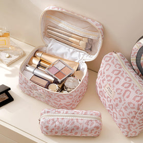 Trousse de maquillage HBselect ouverte montrant le rangement intérieur