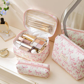 Trousse de maquillage HBselect ouverte montrant son intérieur spacieux