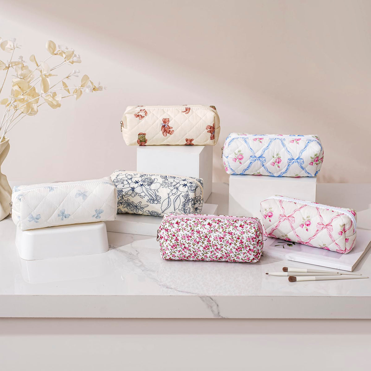 Trousse de maquillage HHQQWZ contenant divers produits de beauté