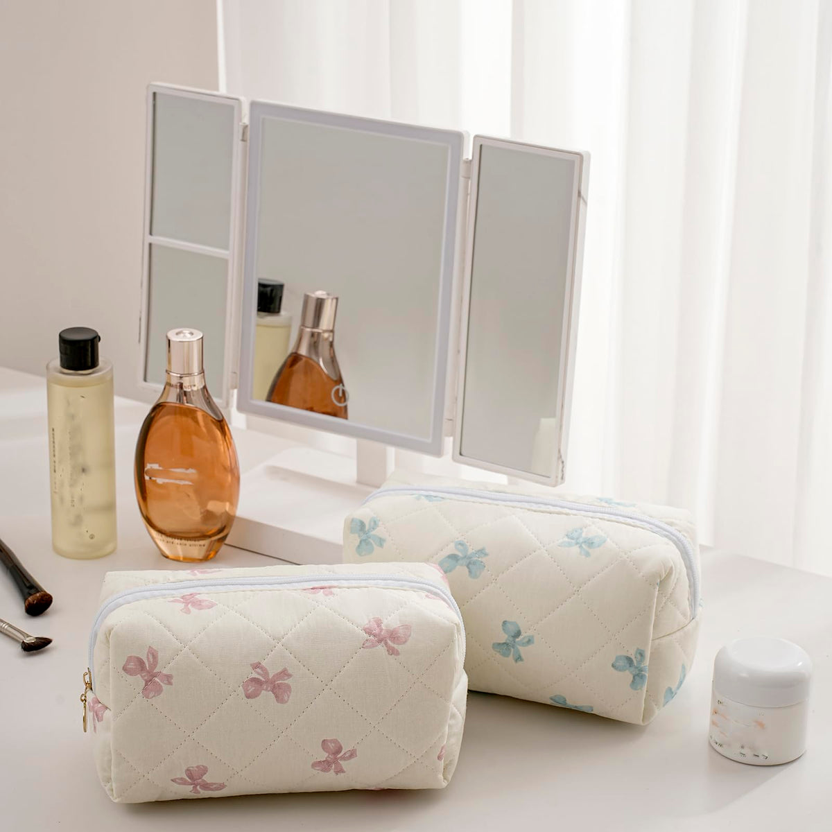 Trousse de maquillage HHQQWZ en rose et bleu sur fond blanc