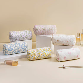 Trousse de maquillage HHQQWZ sur une surface décorative