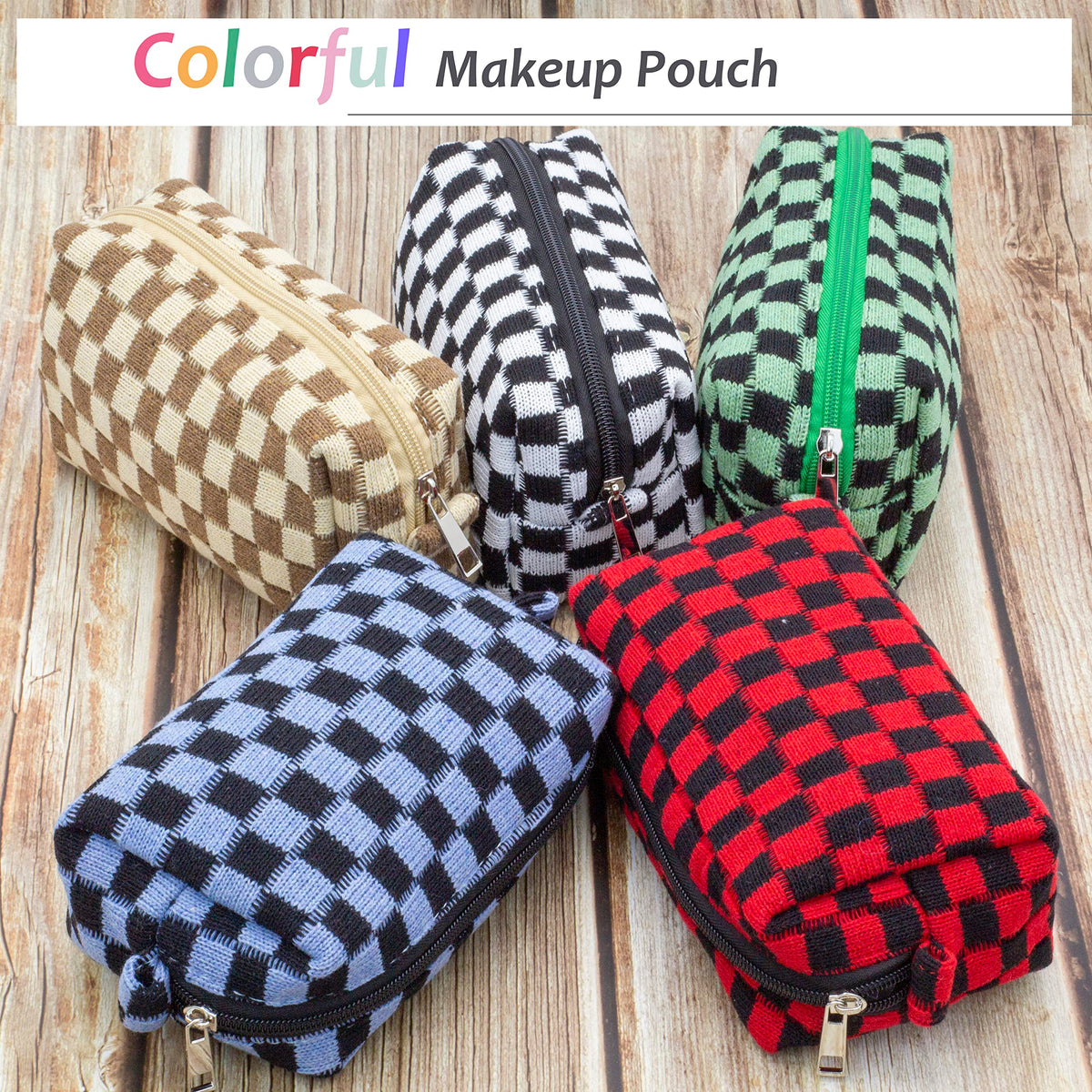 Trousse de maquillage PAZIMIIK à carreaux sur une table avec accessoires