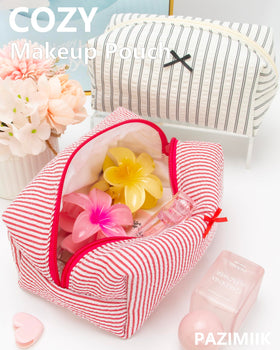 Trousse de maquillage PAZIMIIK à côté d'autres accessoires de beauté