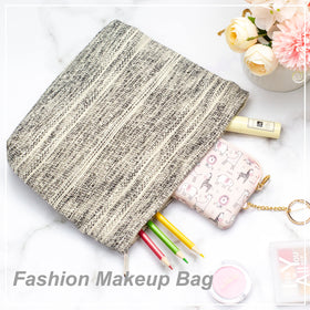 Trousse de maquillage PAZIMIIK à côté d'un sac à main