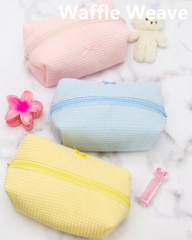 Trousse de maquillage PAZIMIIK à côté d'un sac à main
