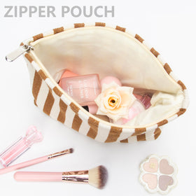 Trousse de maquillage PAZIMIIK à l'intérieur d'un sac à main