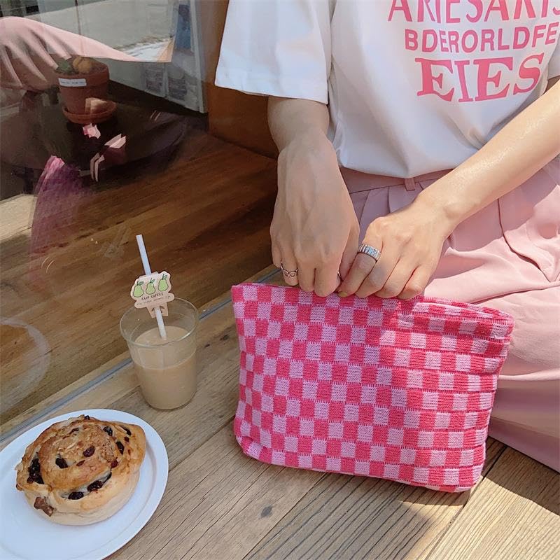 Trousse de maquillage PAZIMIIK avec des accessoires de beauté à côté